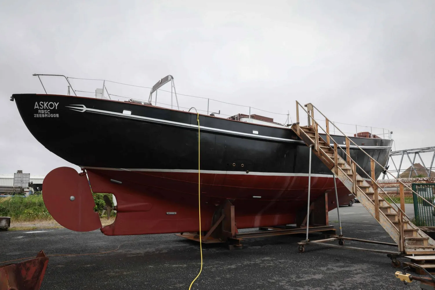 مركب جاك بريل الشراعي «أسكوي 2» يعود إلى البحر (أ.ف.ب)