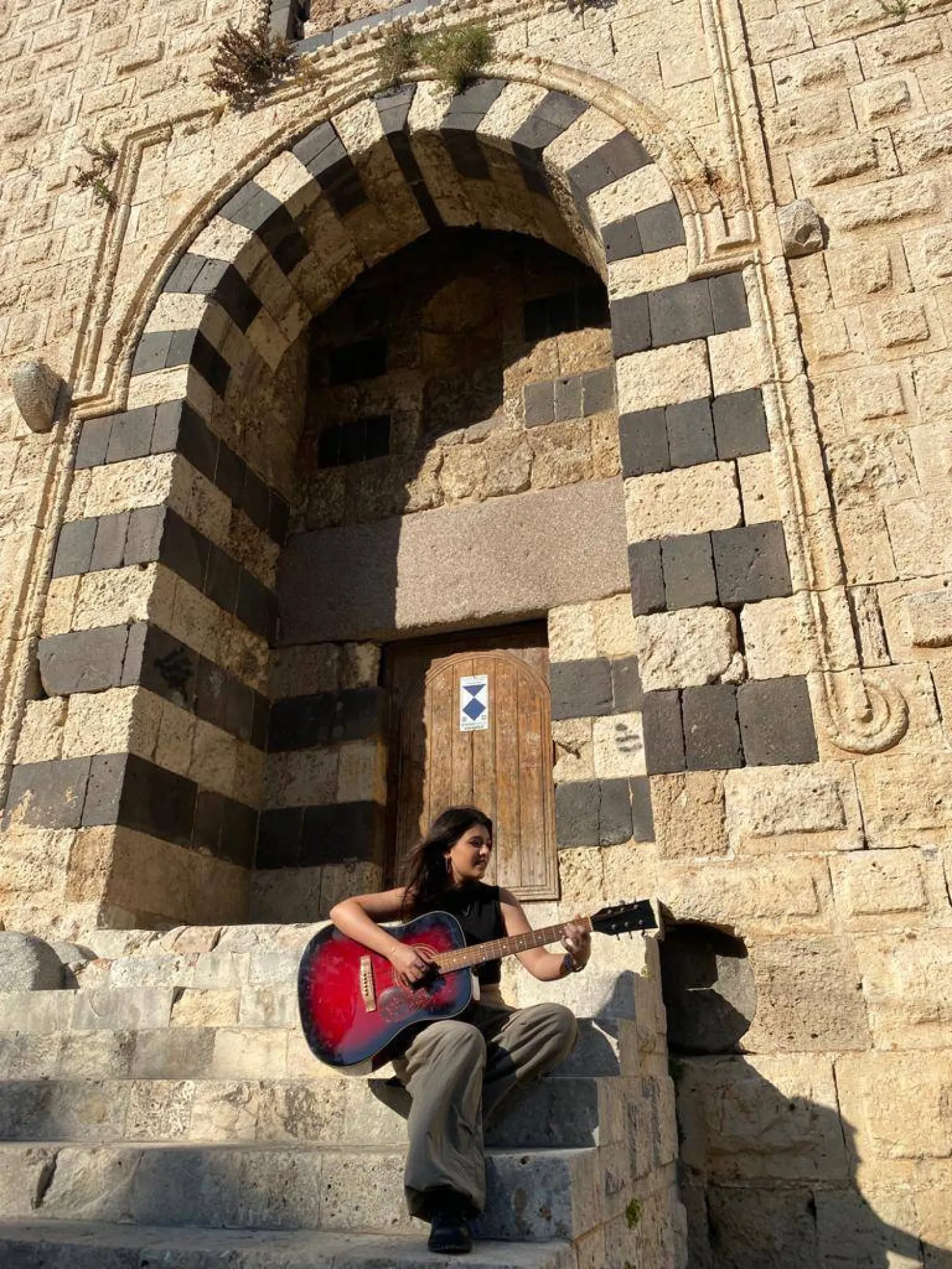 غنت صوفيا لـ«برج السباع» أهم المراكز السياحية في طرابلس (صوفيا حداد)