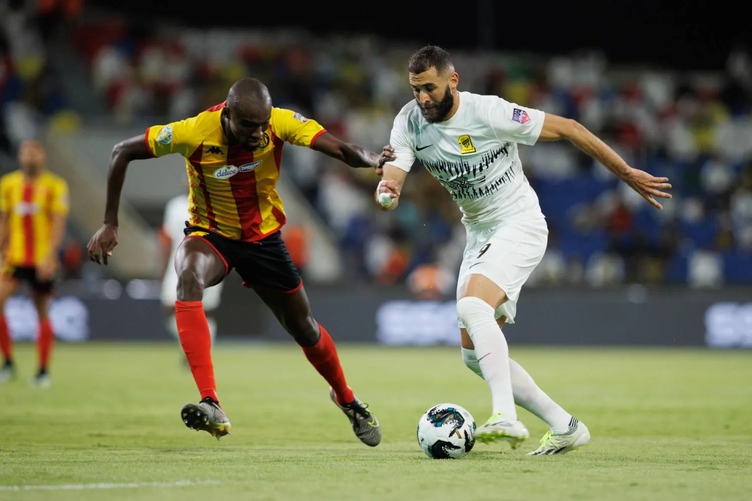 كريي بنزيمة دشن الميركاتو الصيفي السعودي بتعاقده مع الاتحاد (تصوير: عبدالله الفالح)