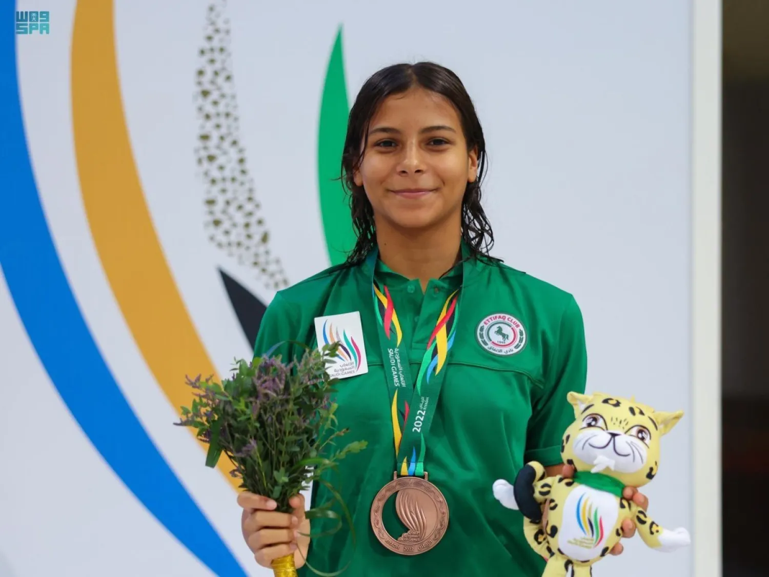 مشاعل العايد لدى تتويجها بالمركز الثاني في دورة الألعاب السعودية 2022 (واس)