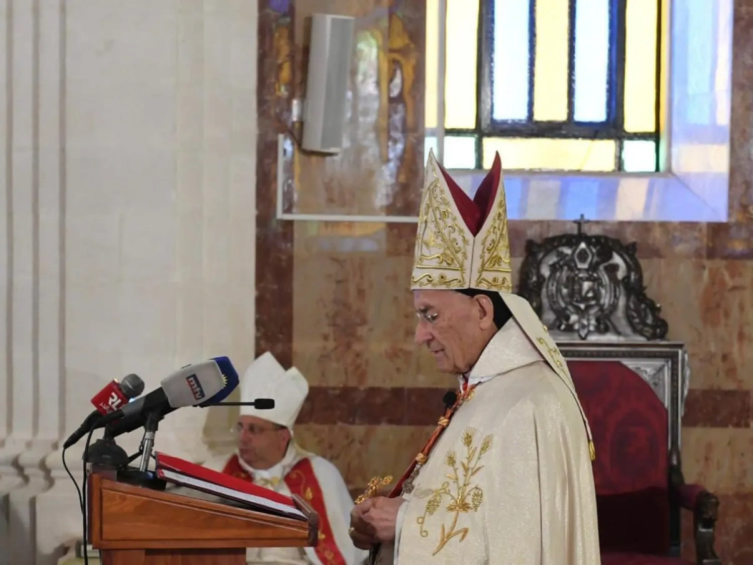 الراعي: حقد المسؤولين أخذ لبنان رهينة