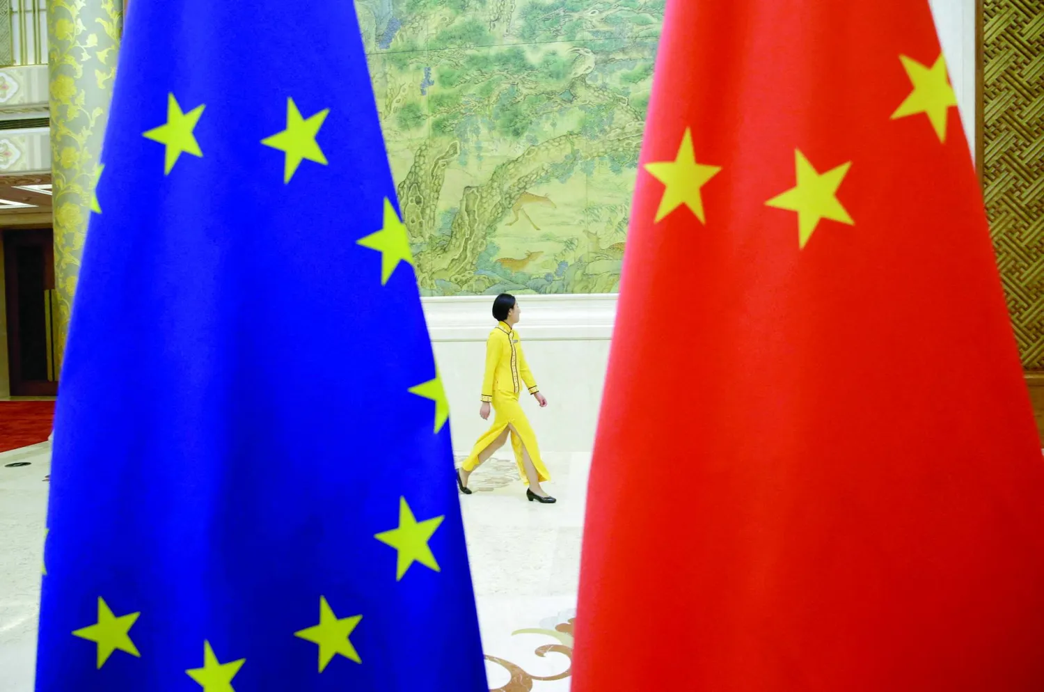 
فرنسا ترى أن أوروبا تحتاج إلى دعم الصين في مجموعة من القضايا (رويترز)