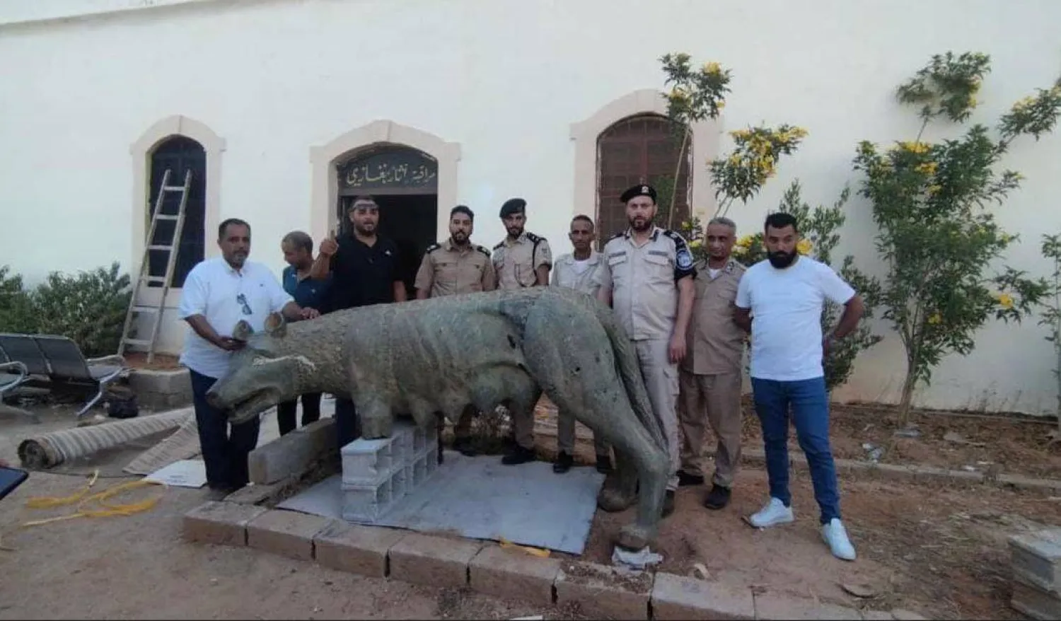 منحوتة لـ«الذئبة لوبا كابتيولينا» بعد العثور عليها (جهاز الشرطة السياحية)