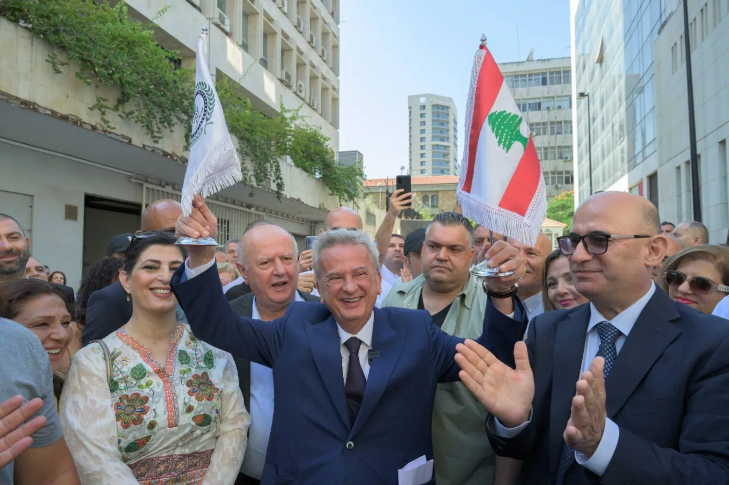 رياض سلامة غادر المصرف المركزي بمظاهر احتفالية (الشرق الأوسط)