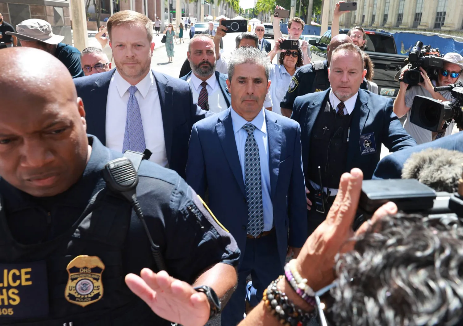 كارلوس دي أوليفيرا مدير دارة مارالاغو المملوكة للرئيس السابق دونالد ترمب (أ.ف.ب)