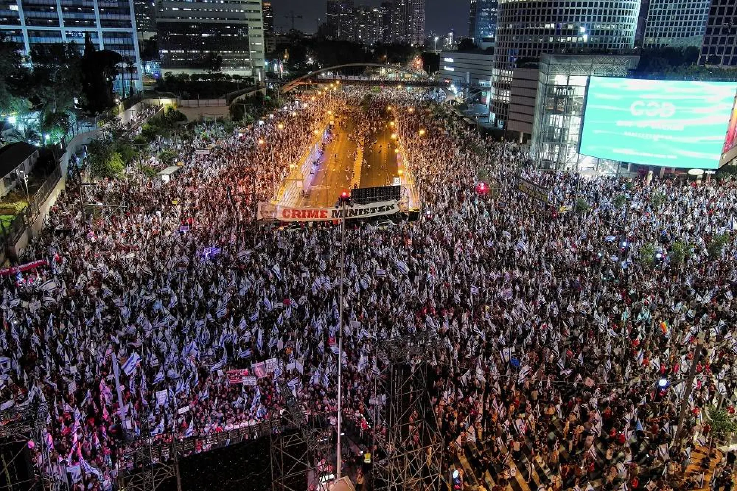 An aerial view shows protesters demonstrating against Israeli Prime Minister Benjamin Netanyahu and his nationalist coalition government's judicial overhaul, in Tel Aviv, Israel July 29, 2023.(Reuters) 
