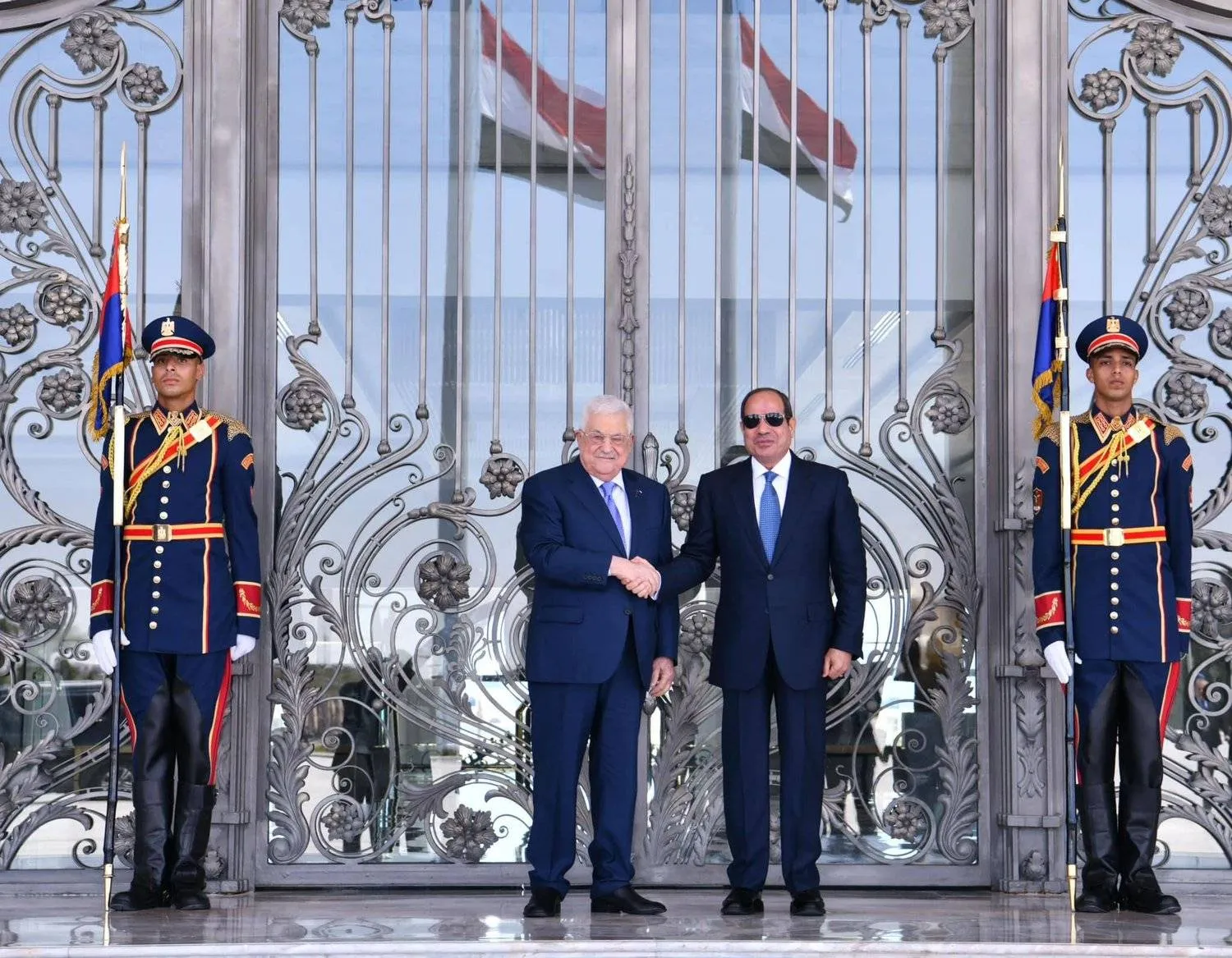 Egyptian President Abdel-Fattah al-Sisi meets with his Palestinian counterpart Mahmoud Abbas. (Egyptian Presidency) 