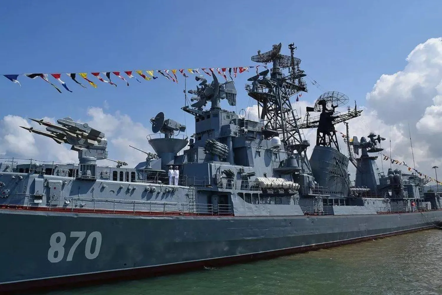 Rus donanmasına ait gemilerin, Suriye’nin Tartus Limanı’nda düzenlediği geçit törenine ilişkin görüntüler yayınlandı. (Rusya Savunma Bakanlığı)