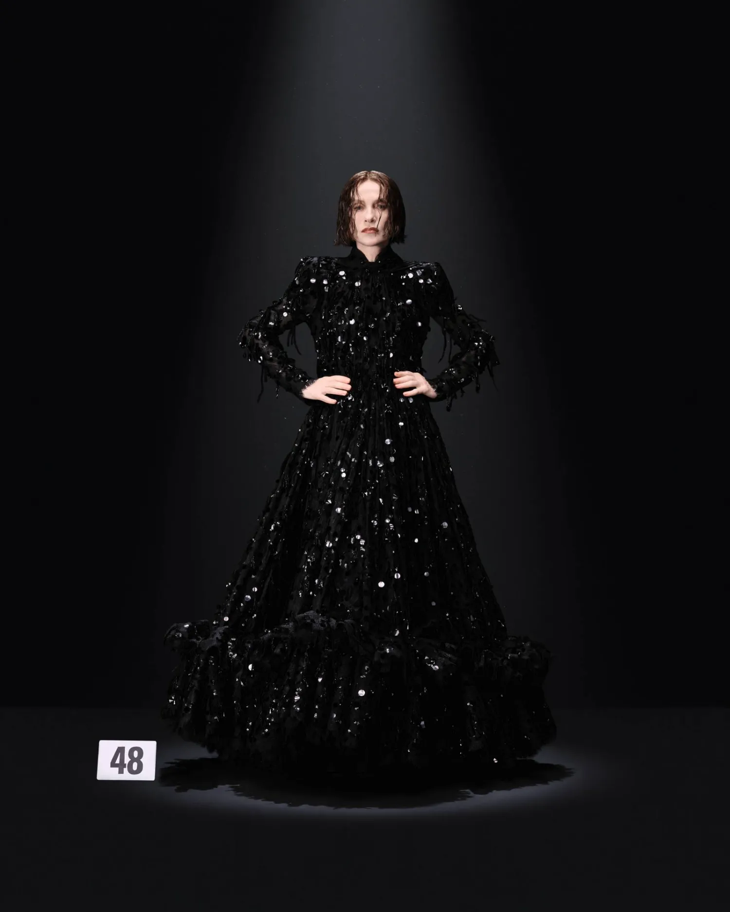 إيزابيل أوبير في عرض «بالنسياغا» للـ«هوت كوتور» (بالنسياغا)