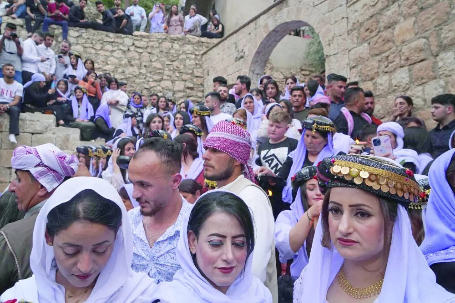 من تجمع في دهوك بشمال العراق بمناسبة احتفال بالسنة الإيزيدية الجديدة في أبريل العام الماضي (أ.ف.ب)