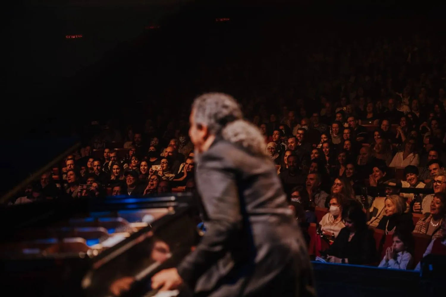 عرفه الناس في برنامج «هيك منغني» إلى جانب مايا دياب (العازف فادي أبي سعد)