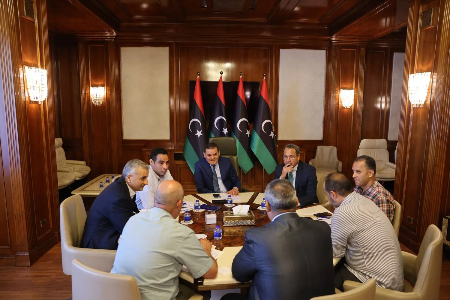 الدبيبة في اجتماع بطرابلس مع عدد من المسؤولين  (حكومة الوحدة)