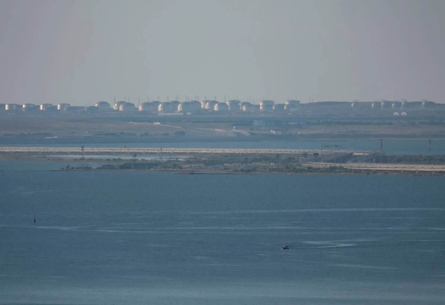 «الدفاع الروسية» تقيد حركة الملاحة في مضيق كيرش بالبحر الأسود