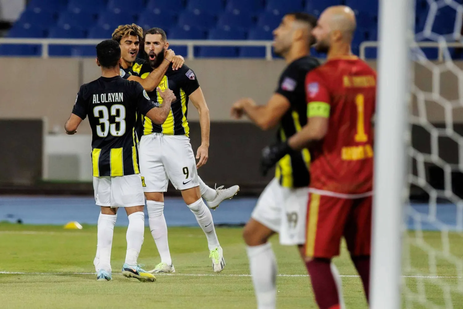 فرحة اتحادية بهدف كريم بنزيمة الثاني على الشرطة العراقي (تصوير: علي خمج)