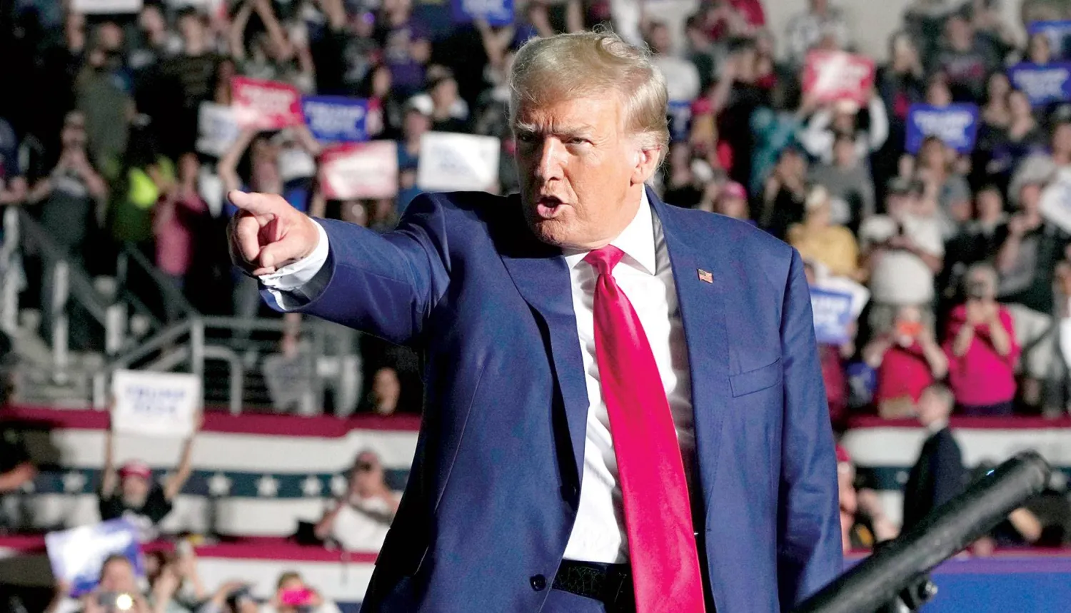  ترمب يخاطب قاعدته الانتخابية في بنسلفانيا يوليو الماضي (أ.ب)