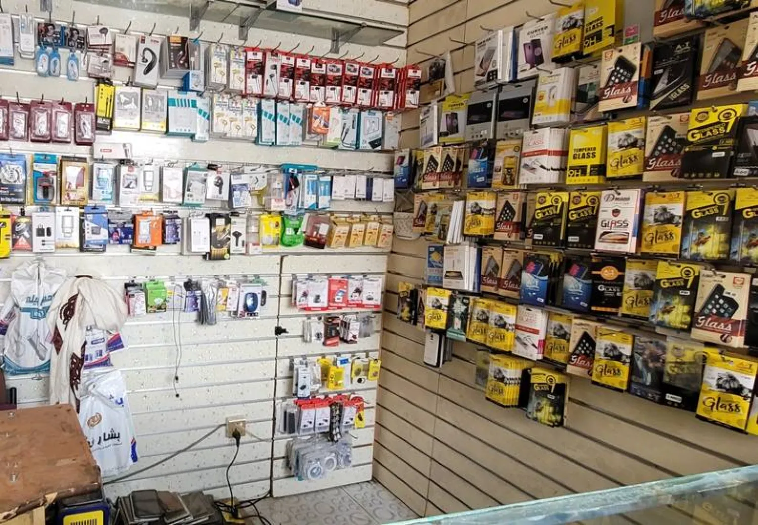 تزعم الجماعة الحوثية أن سماع الأغاني ومشاهدة الأفلام يقود إلى الرذيلة (الشرق الأوسط)