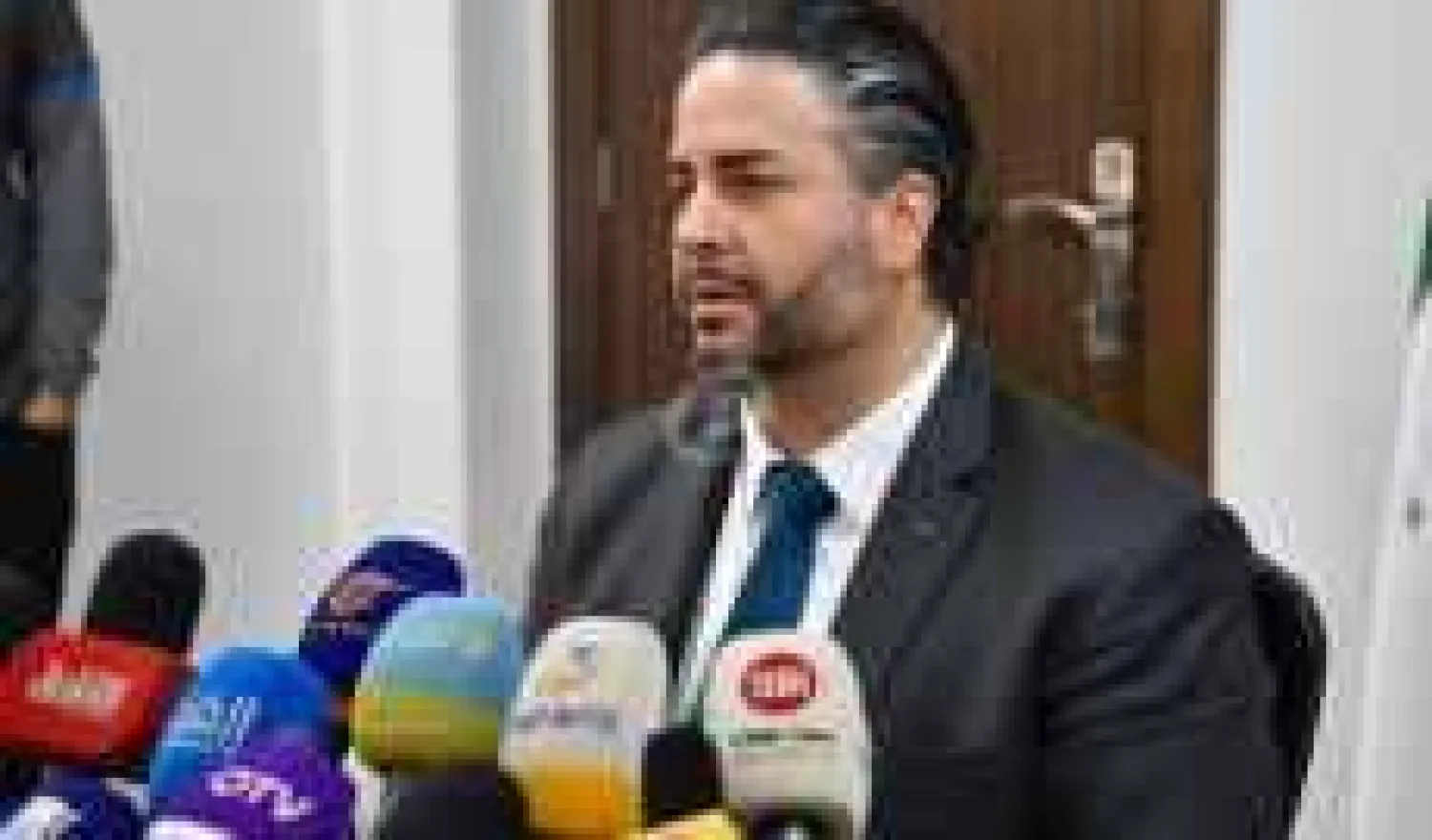 الوزير أمين سلام في مؤتمره الصحافي (المركزية)