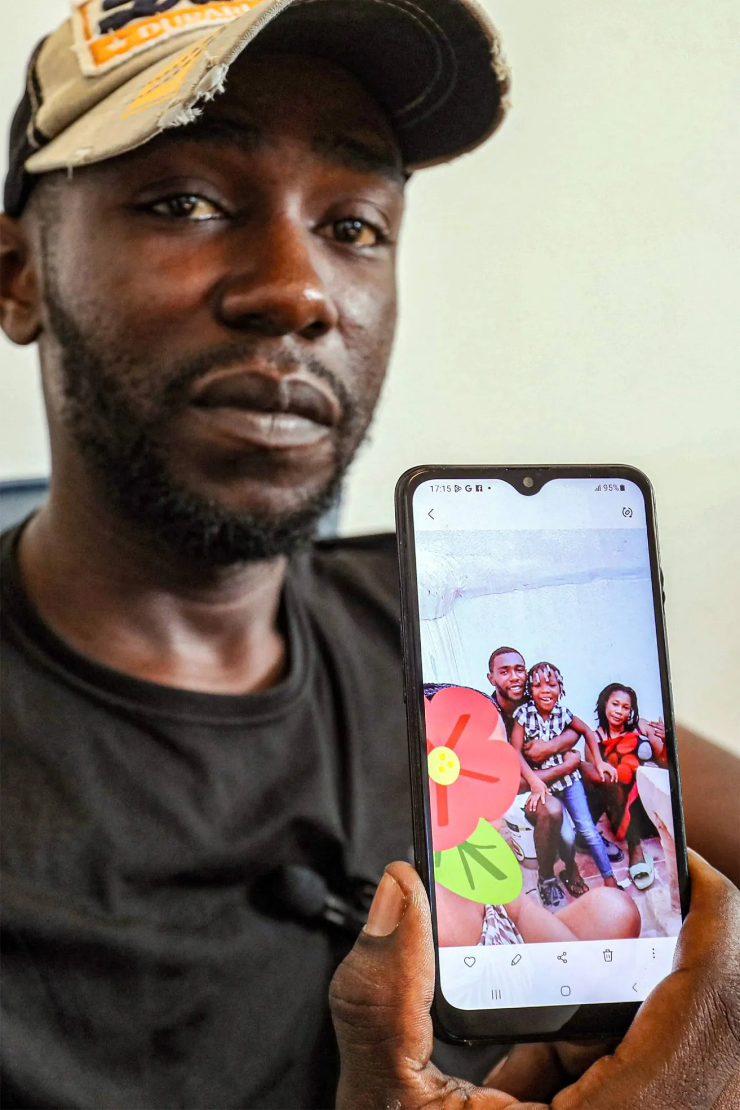  المهاجر باتو الذي هزت مأساته العالم (أ.ف.ب)