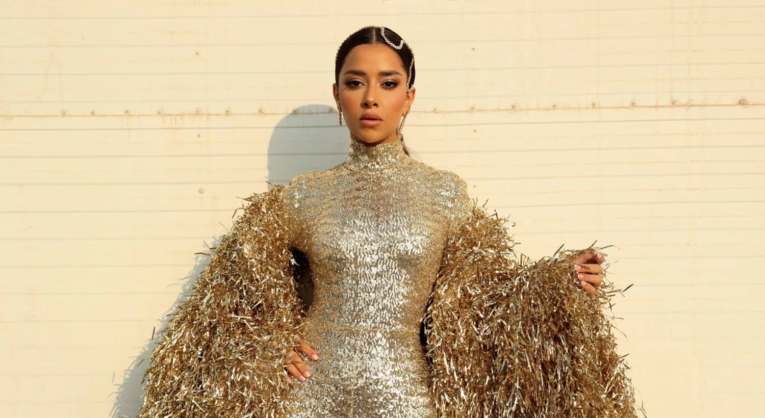 الفنانة اليمنية - الإماراتية بلقيس خلال إطلالتها الأخيرة في حفل ختام كأس العالم (فيسبوك)