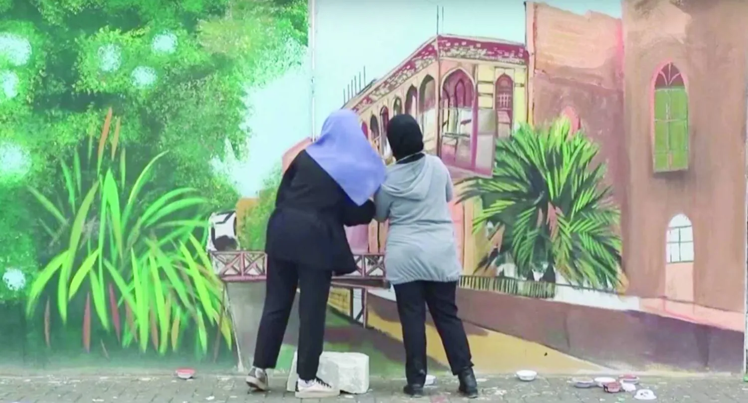 تصل درجة الحرارة خلال النهار في البصرة إلى 52 - 53 (درجة مئوية)