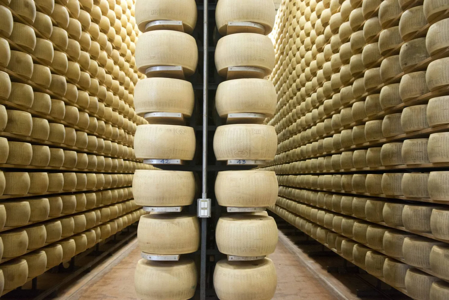 قطع من الجبن (أرشيفية- أ.ف.ب)