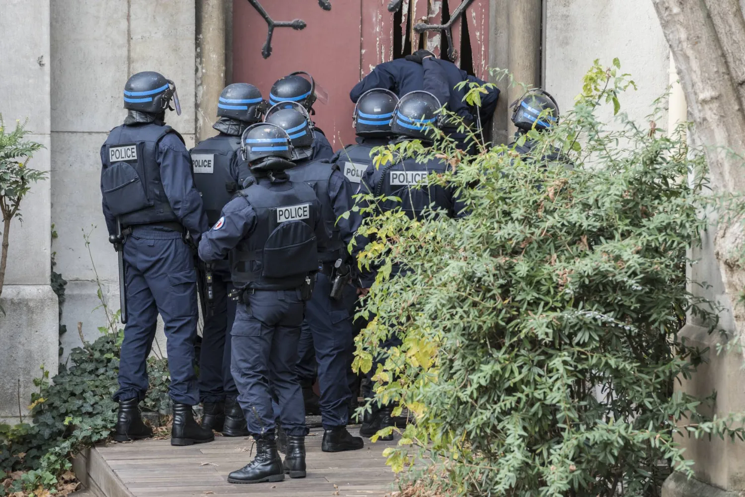 الشرطة الفرنسية تعتقل ألمانياً سجن زوجته لسنوات (شاترستوك)