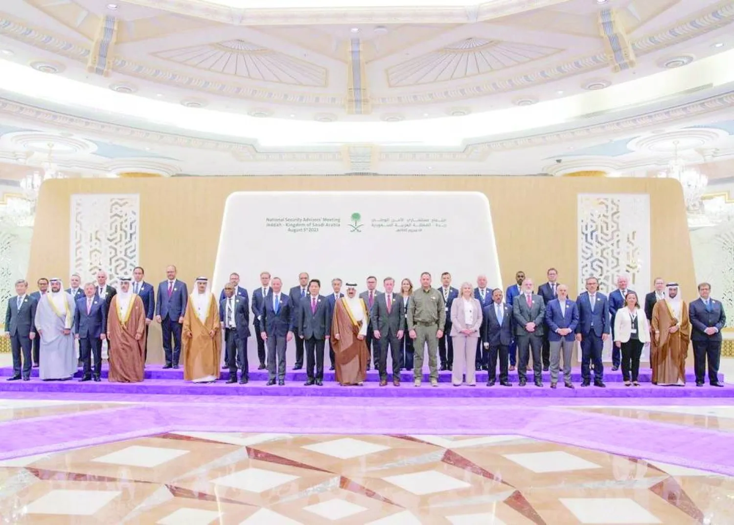 
المشاركون في مؤتمر جدّة في صورة تذكارية (واس)