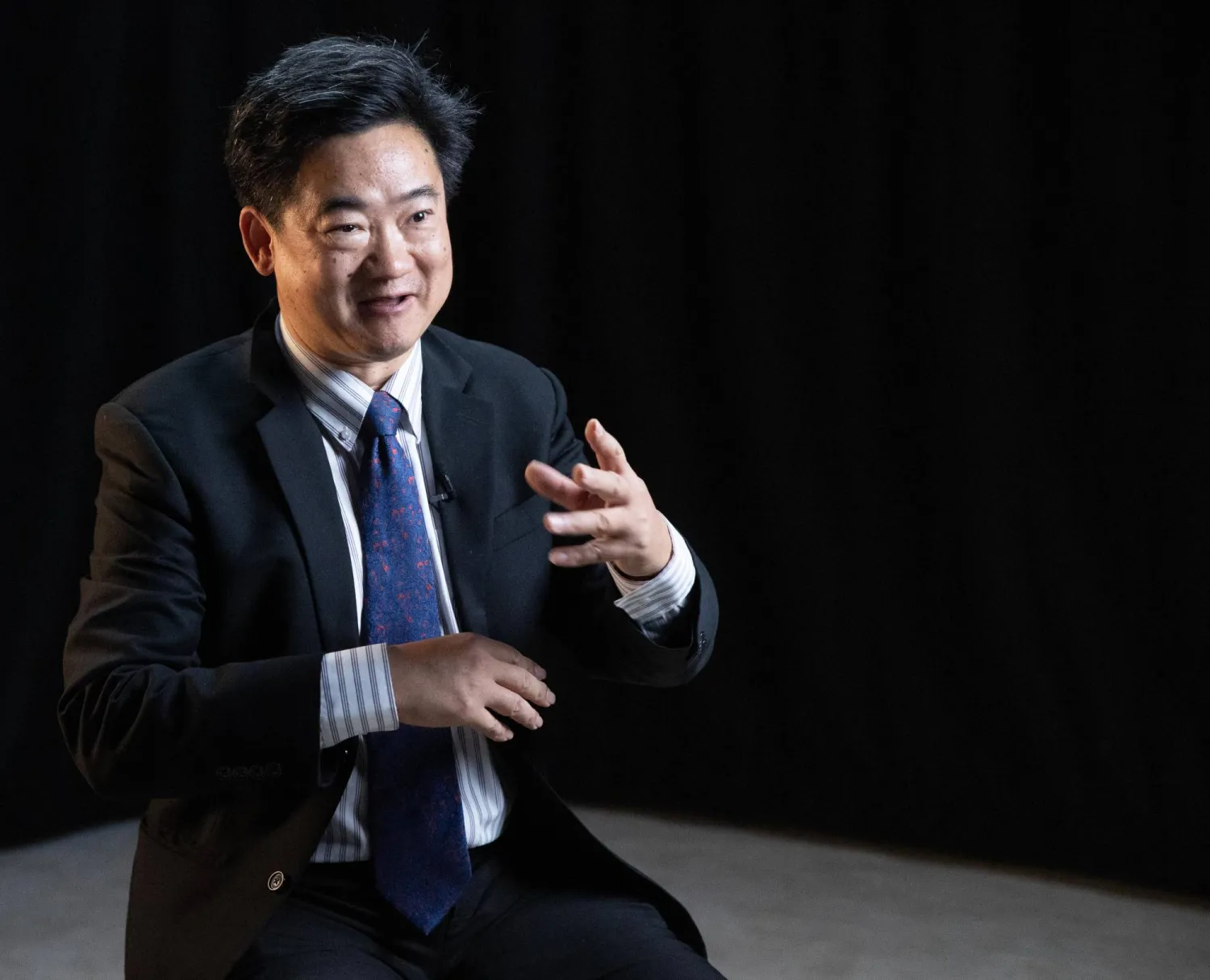 شاو تشنغ القائم بأعمال السفارة الصينية لدى اليمن (تصوير سعد العنزي)