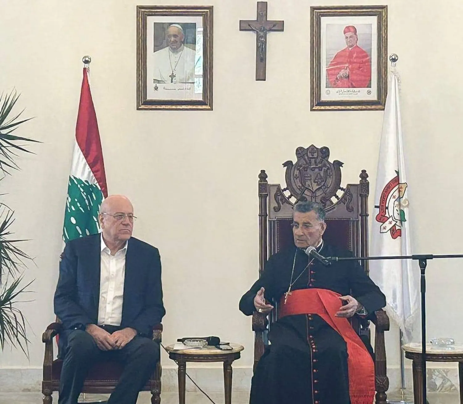 البطريرك الراعي في اللقاء مع الرئيس نجيب ميقاتي (دالاتي ونهرا)