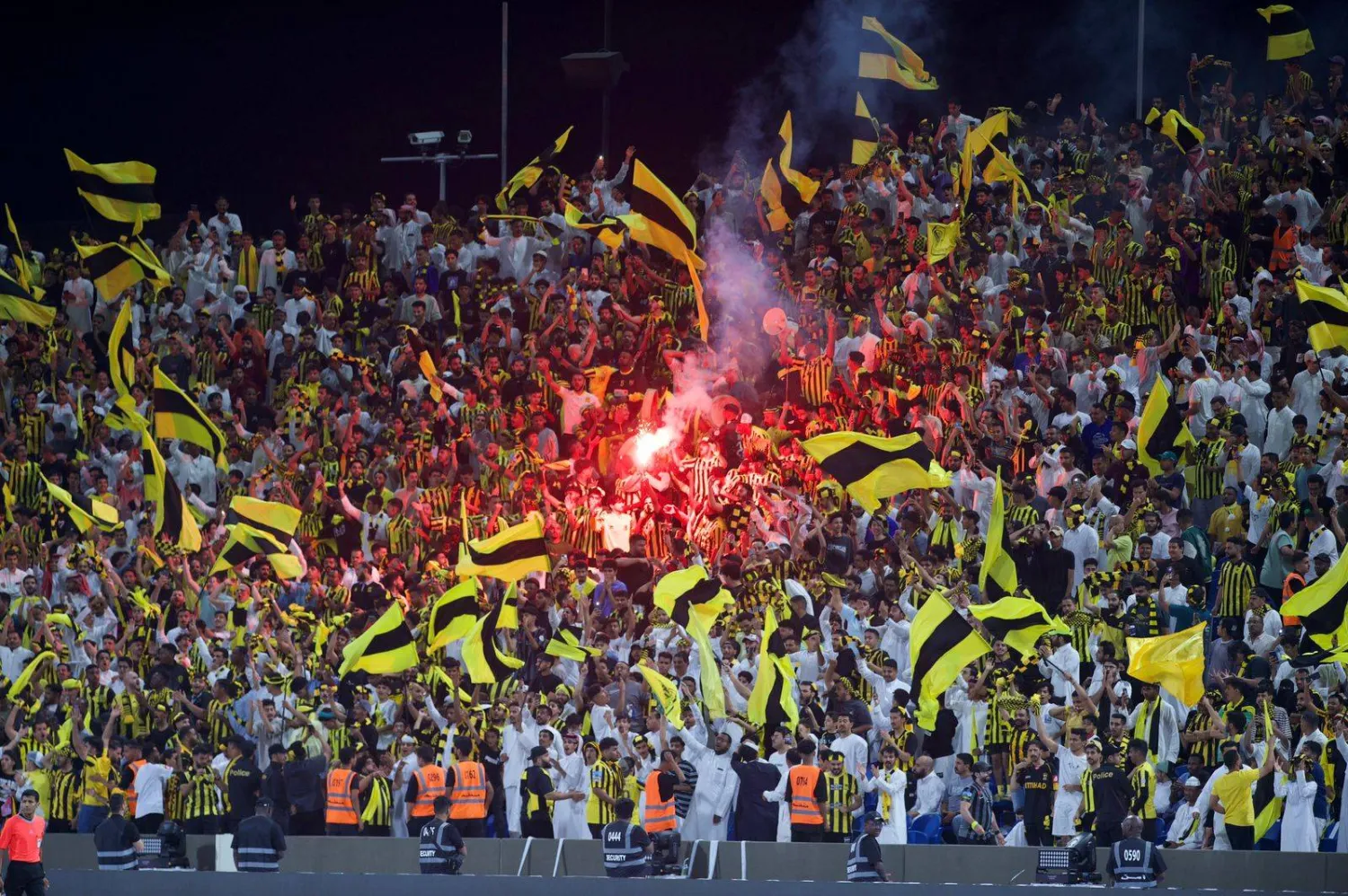 الشعبية الجارفة التي يتمتع بها الدوري السعودي تلفت الأنظار (عبد الله الفالح)