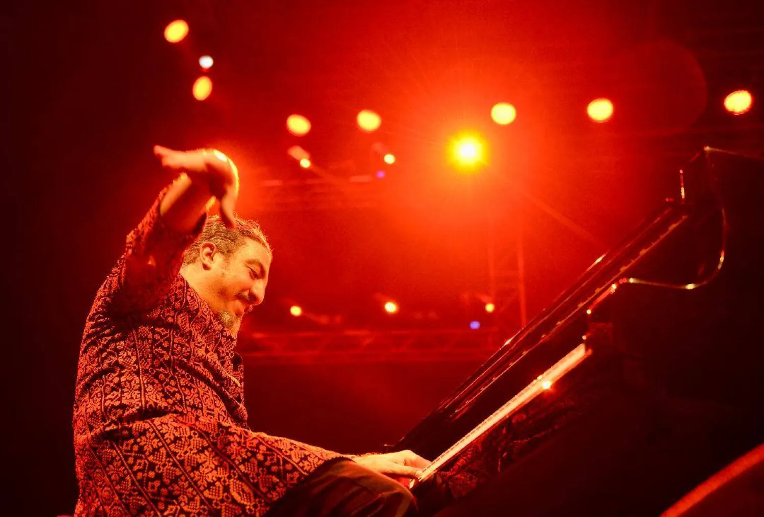 ألف أبي سعد أشعل ليل بيبلوس عزفاً على البيانو (الجهة المنظّمة)