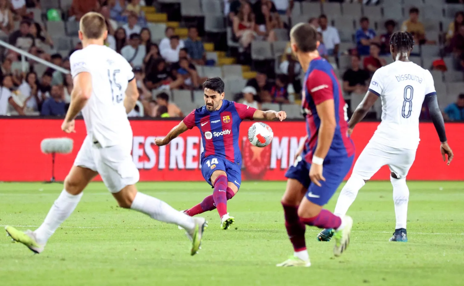 غوندوغان في مواجهة ودية امام  توتنهام استعدادا  للموسم الجديد  (رويترز)