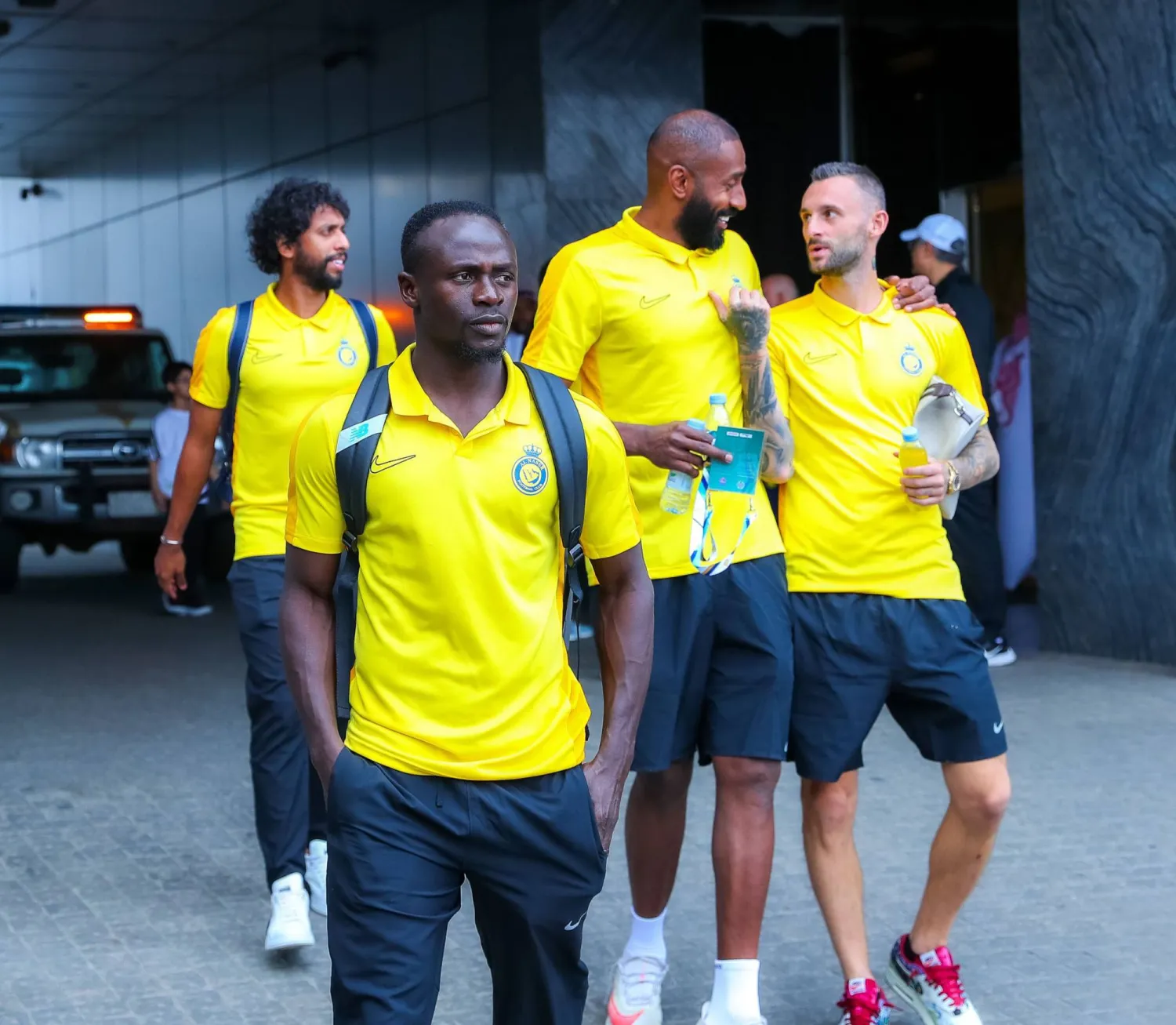 ماني أبدى اعجابه بمهارات اللاعب السعودي (نادي النصر) 