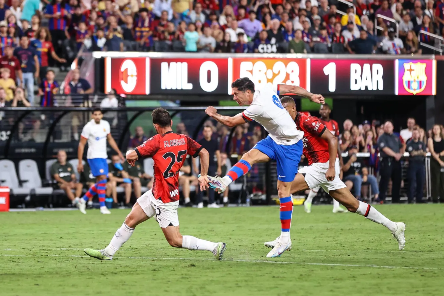 برشلونة استعاد بعض قدراته الهجومية بعد ضم ليفاندوفسكي (د.ب.أ)