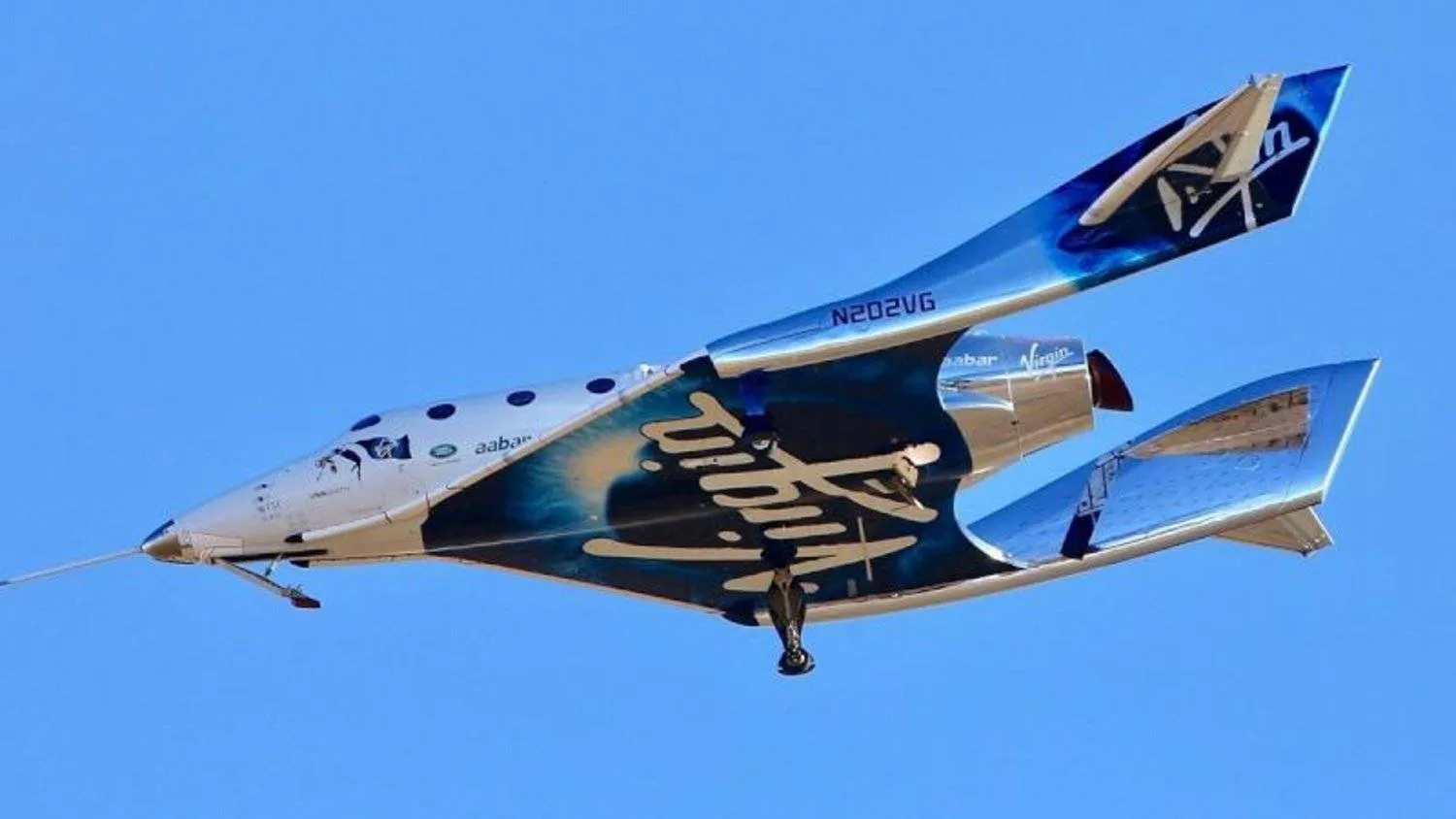 «فيرجن غالاكتيك» أرسلت أول سائحيها إلى الفضاء