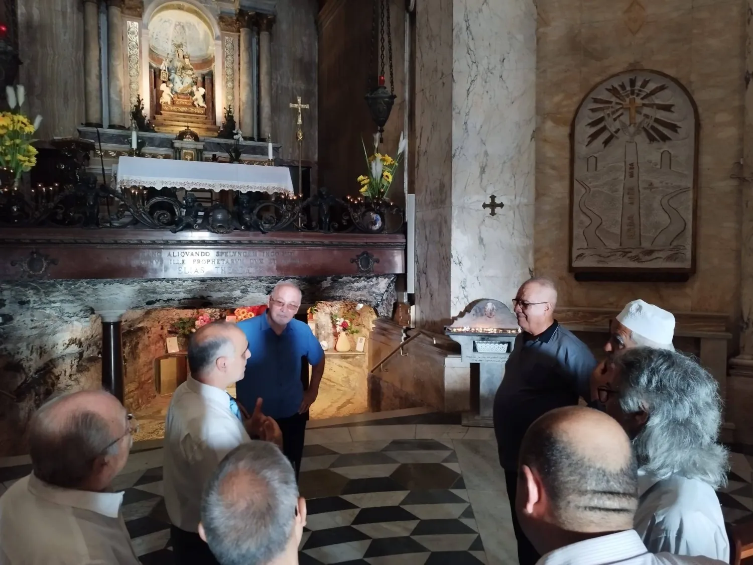 من زيارة وفد من لجنة المتابعة العليا في المجتمع العربي لكنيسة ودير مار إلياس في حيفا في 7 أغسطس الحالي (الصفحة الرسمية للجنة المتابعة على «فيسبوك»)