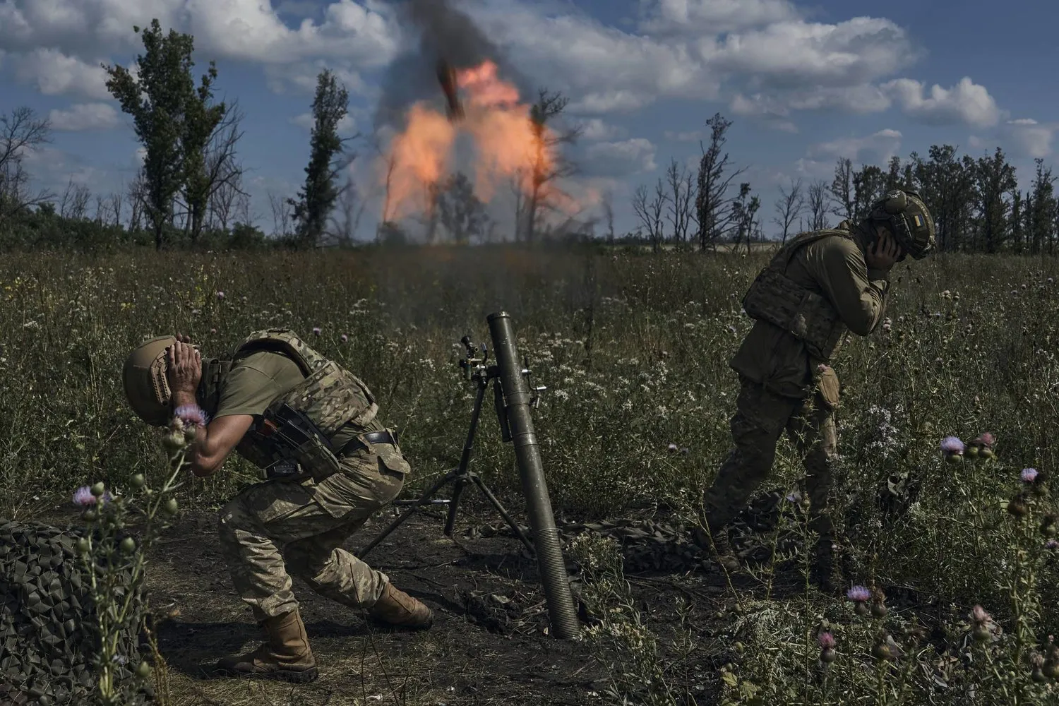 Ukrainian soldiers fire a mortar towards Russian positions at the front line, near Bakhmut, Donetsk region, Ukraine, Saturday, August 12 2023 (AP)