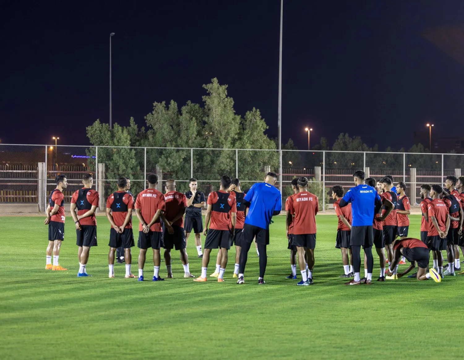 فريق الرياض سيدشن مشواره في الدوري السعودي بمواجهة الوحدة (نادي الرياض)