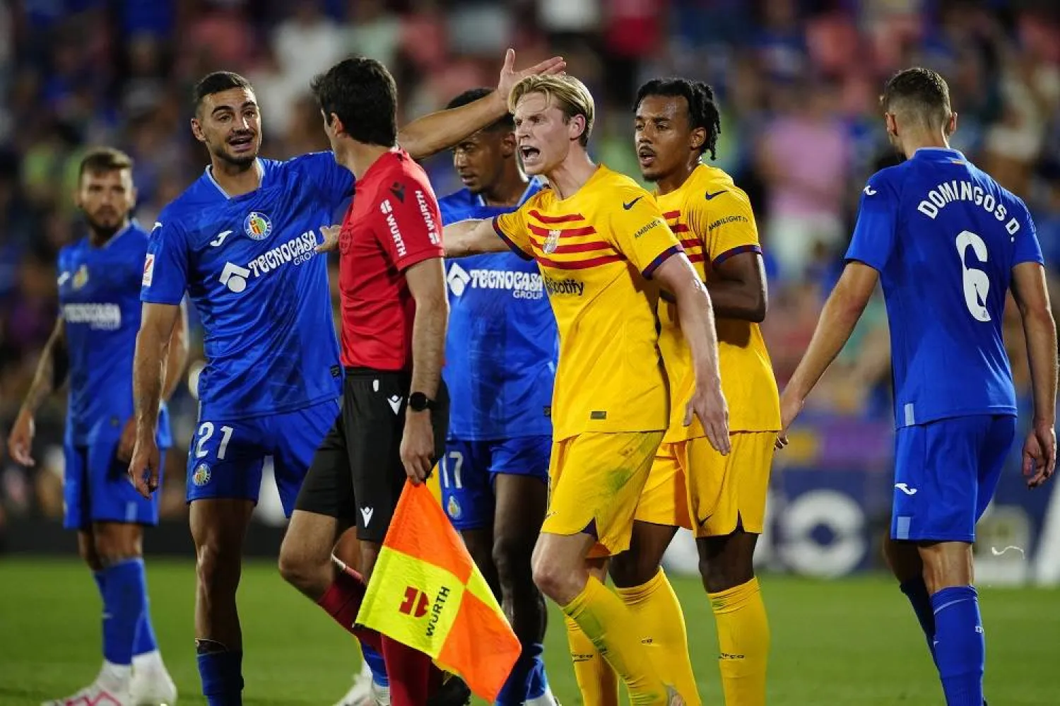 FC Barcelona midfielder Frenkie De Jong (3-R) and Getafe's Juan Iglesias (2-L) protest to the linesman during the LaLiga match between Getafe and FC Barcelona at the Coliseum Alfonso Perez in Getafe, Madrid province, central Spain, 13 August 2023. (EPA) 