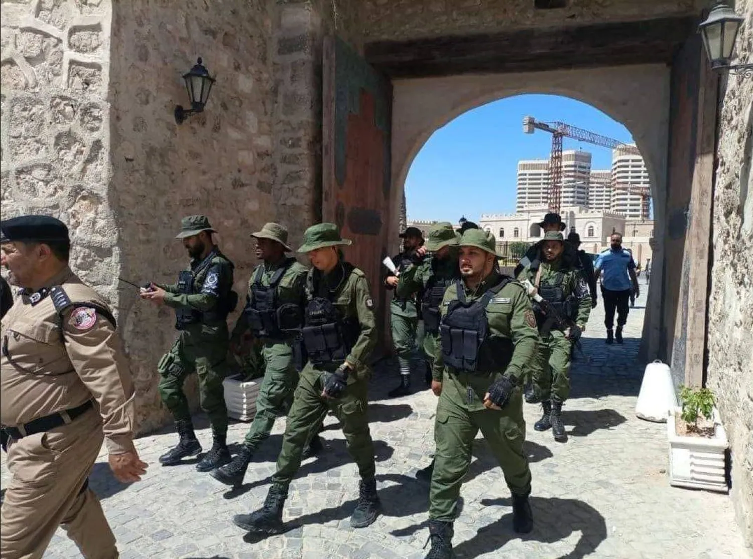 عناصر من «جهاز الردع لمكافحة الإرهاب والجريمة» في وسط طرابلس (المكتب الإعلامي للجهاز)
