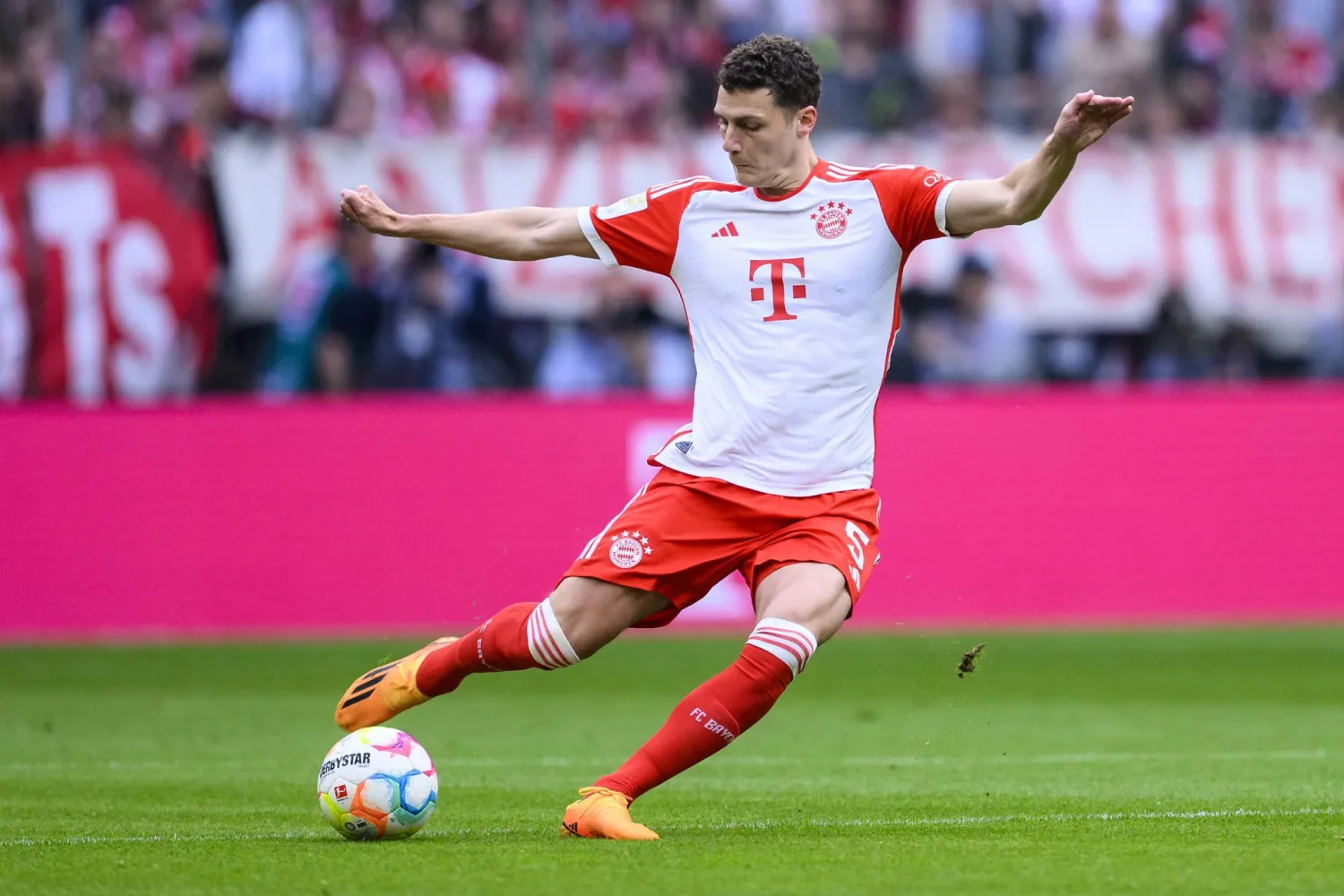 بافارد وافق على تمثيل مانشستر يونايتد في الفترة المقبلة (د.ب.أ)