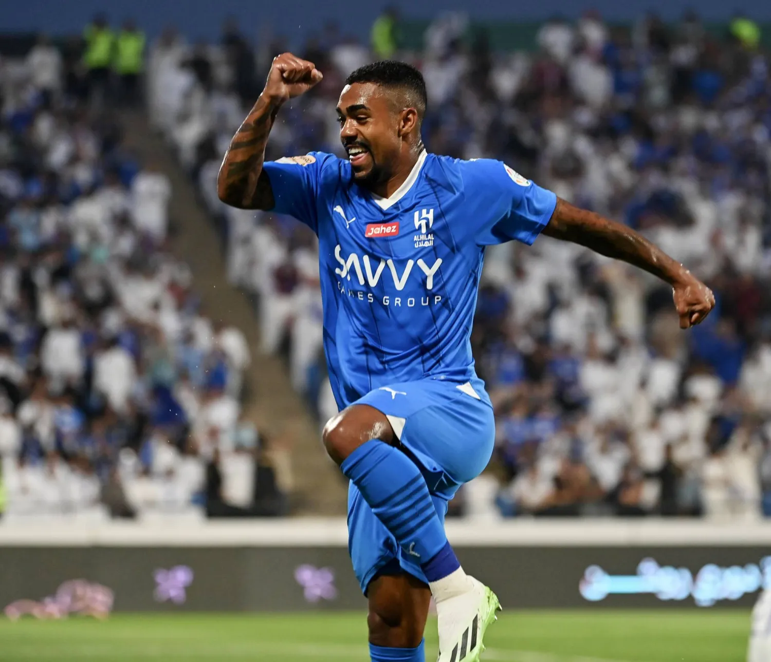 مالكوم خرج بهاتريك مثير من مباراة فريقه أمام أبها (تصوير: علي خمج)