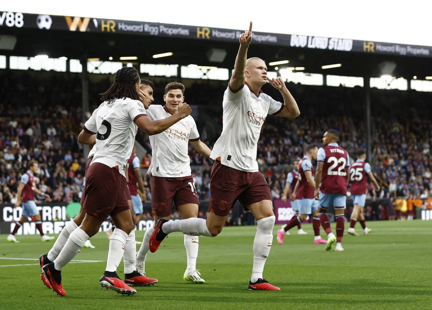 ماكينة الأهداف هالاند يقود هجوم مانشستر سيتي (رويترز)