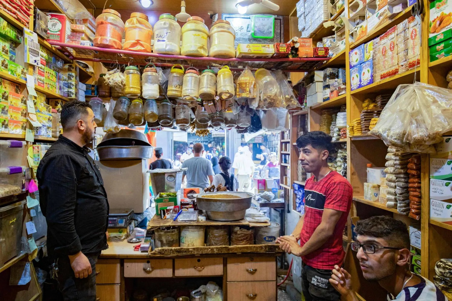 متجر في القامشلي بشمال شرق سوريا (أ.ف.ب)