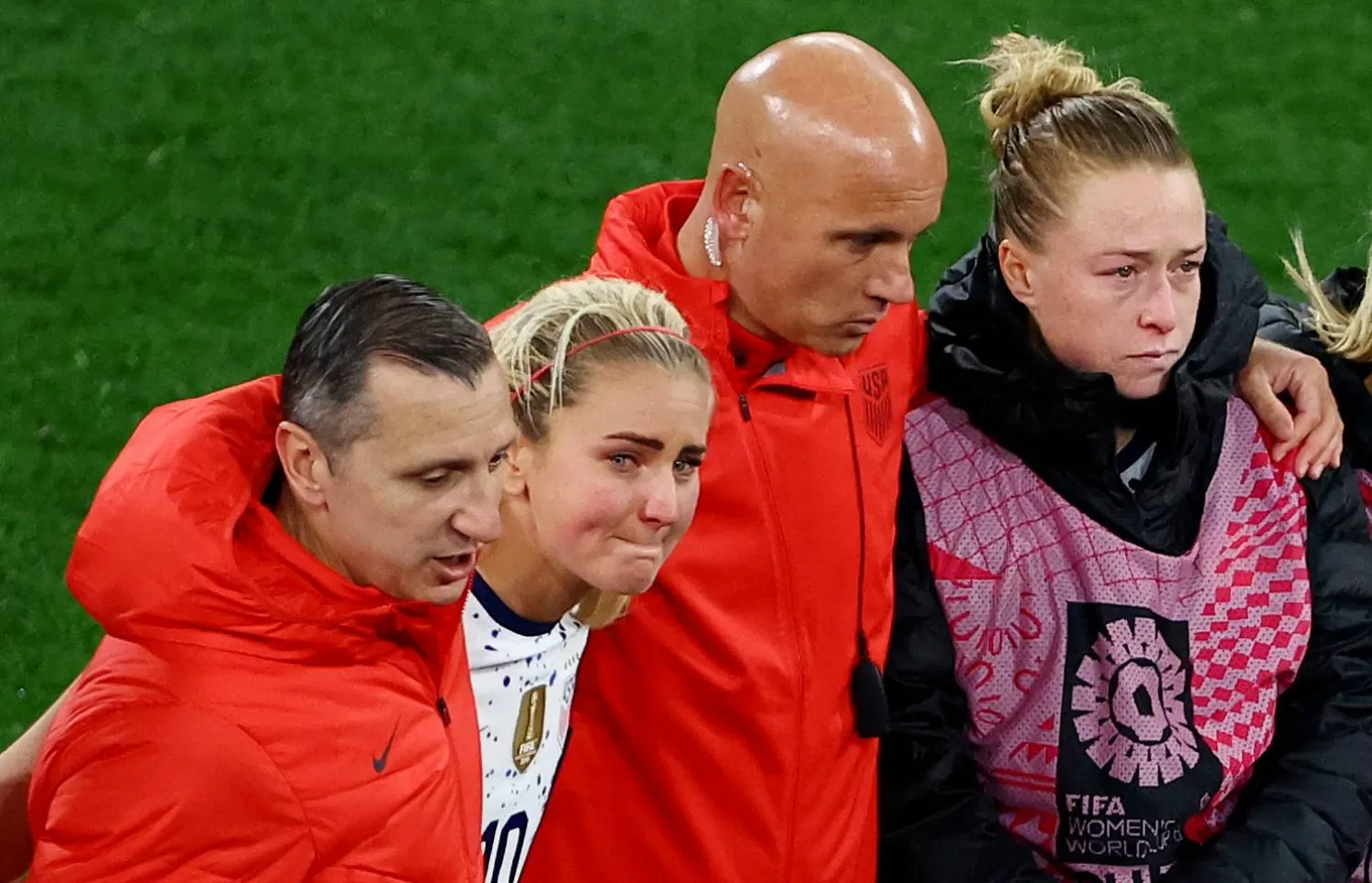 حالة حزن انتابت اللاعبات والمدرب عقب الخروج المونديالي (رويترز)