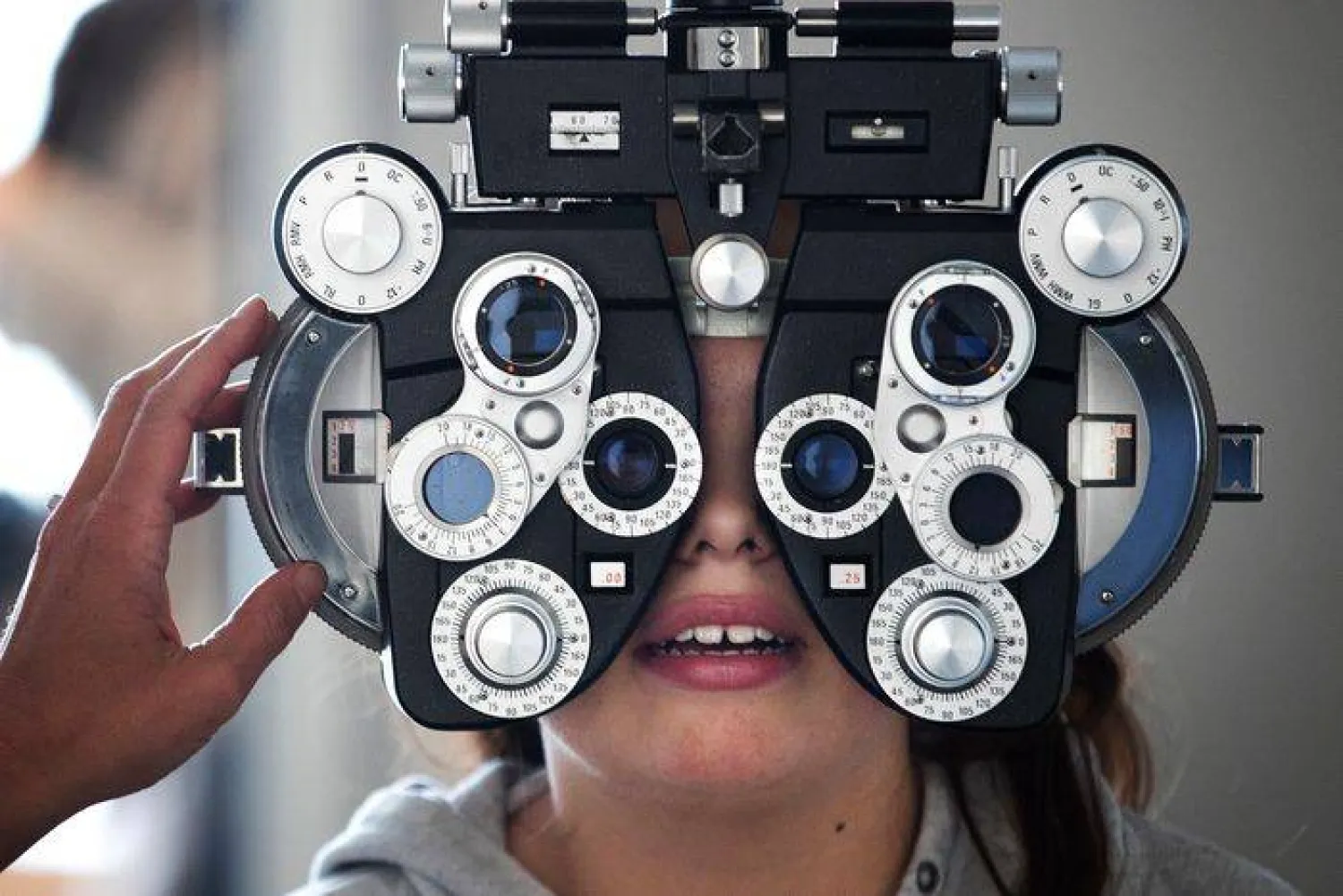 قصر النظر أصبح مشكلة صحية عالمية (أ.ب)