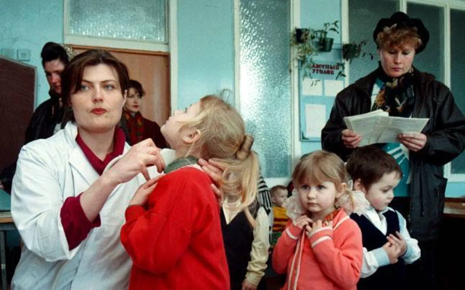 لماذا من الضروري فحص الغدة الدرقية؟ طبيب يجيب