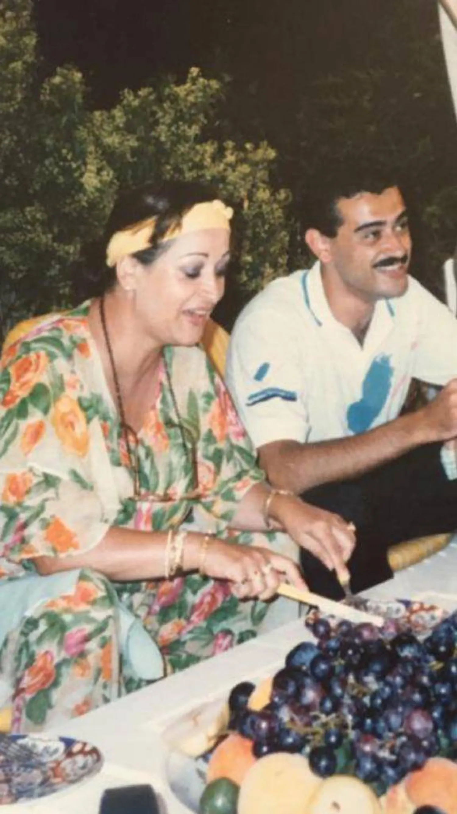 الفنانة وردة الجزائرية ونجلها رياض قصري (الشرق الأوسط)