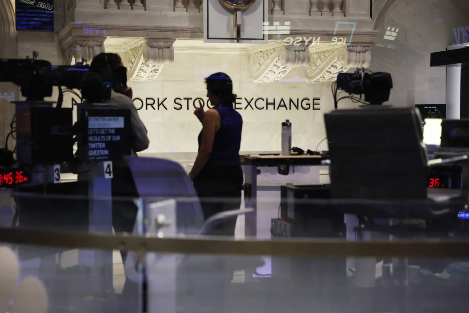 قلق في الأسواق من استمرار أسعار الفائدة مرتفعة (أ.ف.ب)