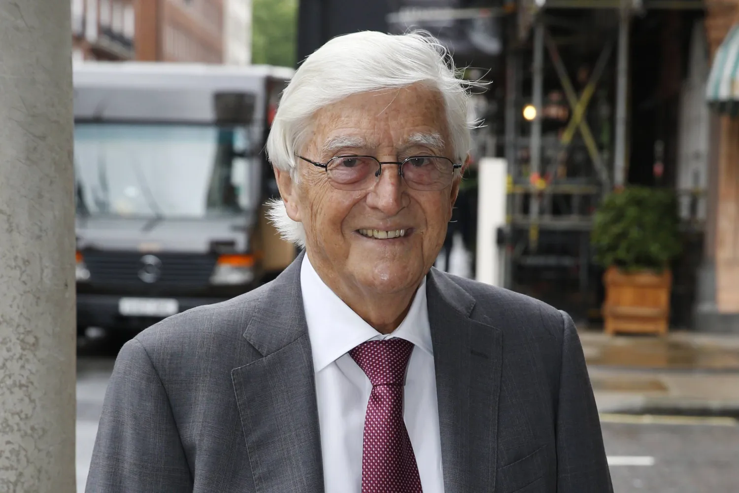 رحيل مايكل باركنسون «ملك البرامج الحوارية» في بريطانيا